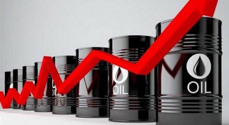 النفط يقفز 4% مع صعود البنزين الأمريكي