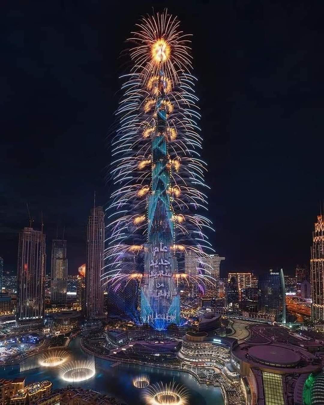بالصور.. دبي تستقبل العام الجديد وتلفت أنظار العالم