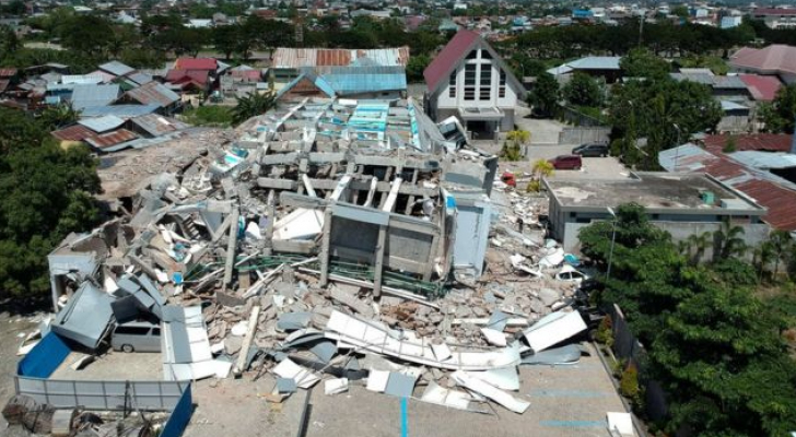 قتيل وجرحى في زلزال قوي ضرب أندونيسيا